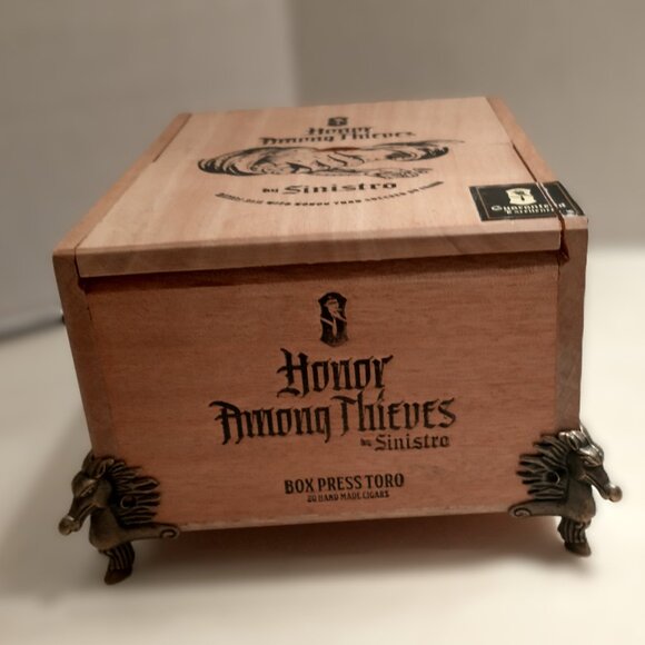 Suenos de Saundra Upcycled EXTREMELY RARE, Honor Among Thieves Cigar Box Storage - Picture 3 of 12